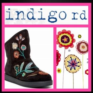 Indigo Rd. Embroidered boots 🌺